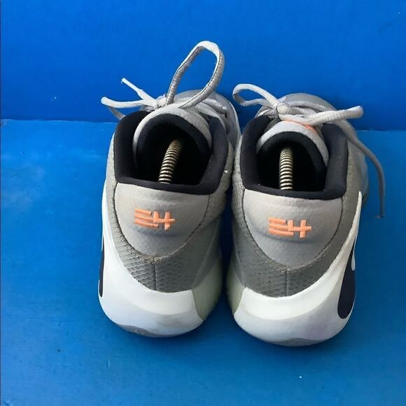 Nike Zoom Freak 1 Mens Size 9 Shoes Sneakers Basketball BQ5422-002 - Picture 3 of 8